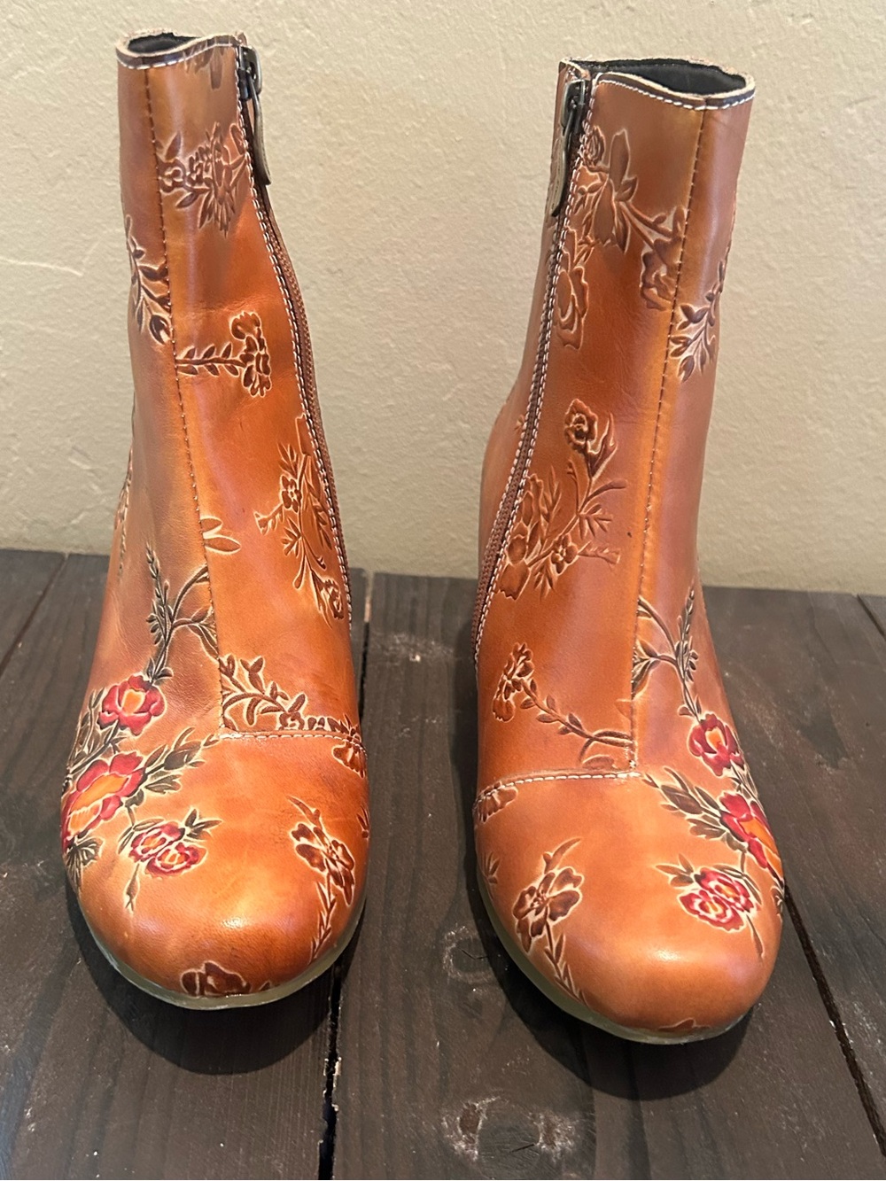 Spring Step L’Artiste Folka Size 37 Leather Embossed Ankle Boot